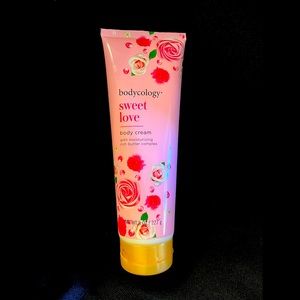 Bath and Body Works Body Cream - Sweet Love 8oz